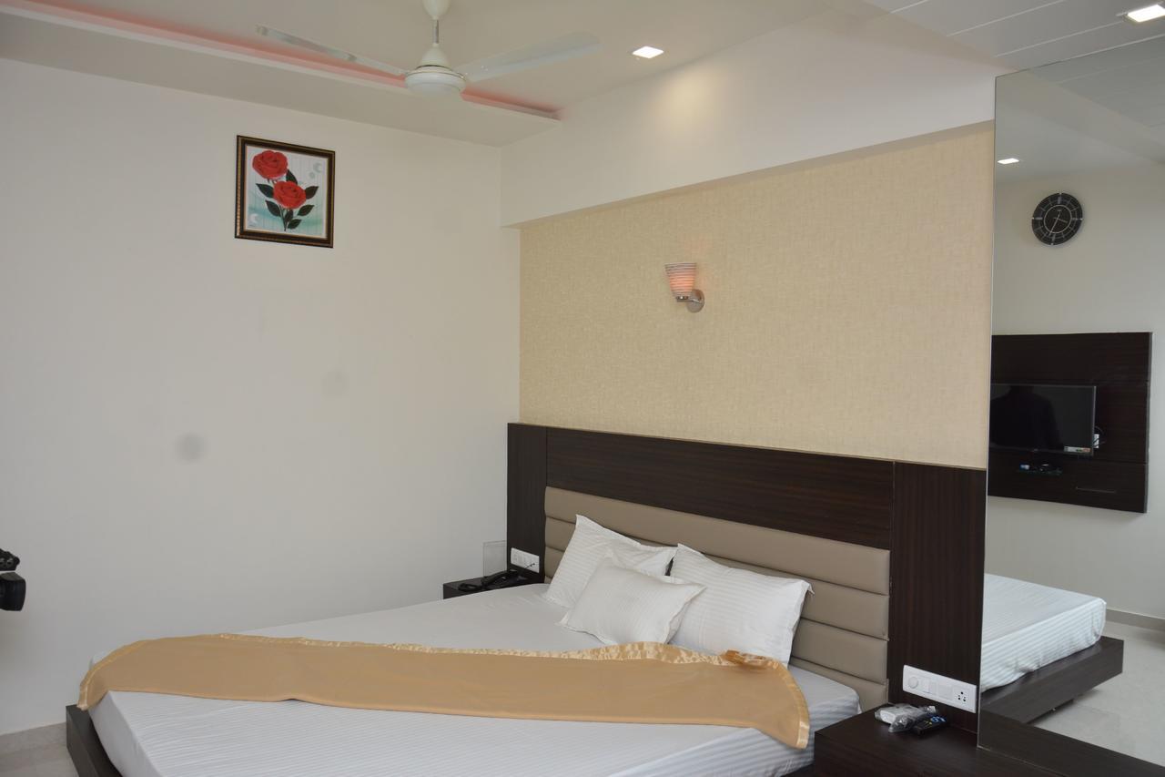 Hotel Darshan Rajula Екстер'єр фото