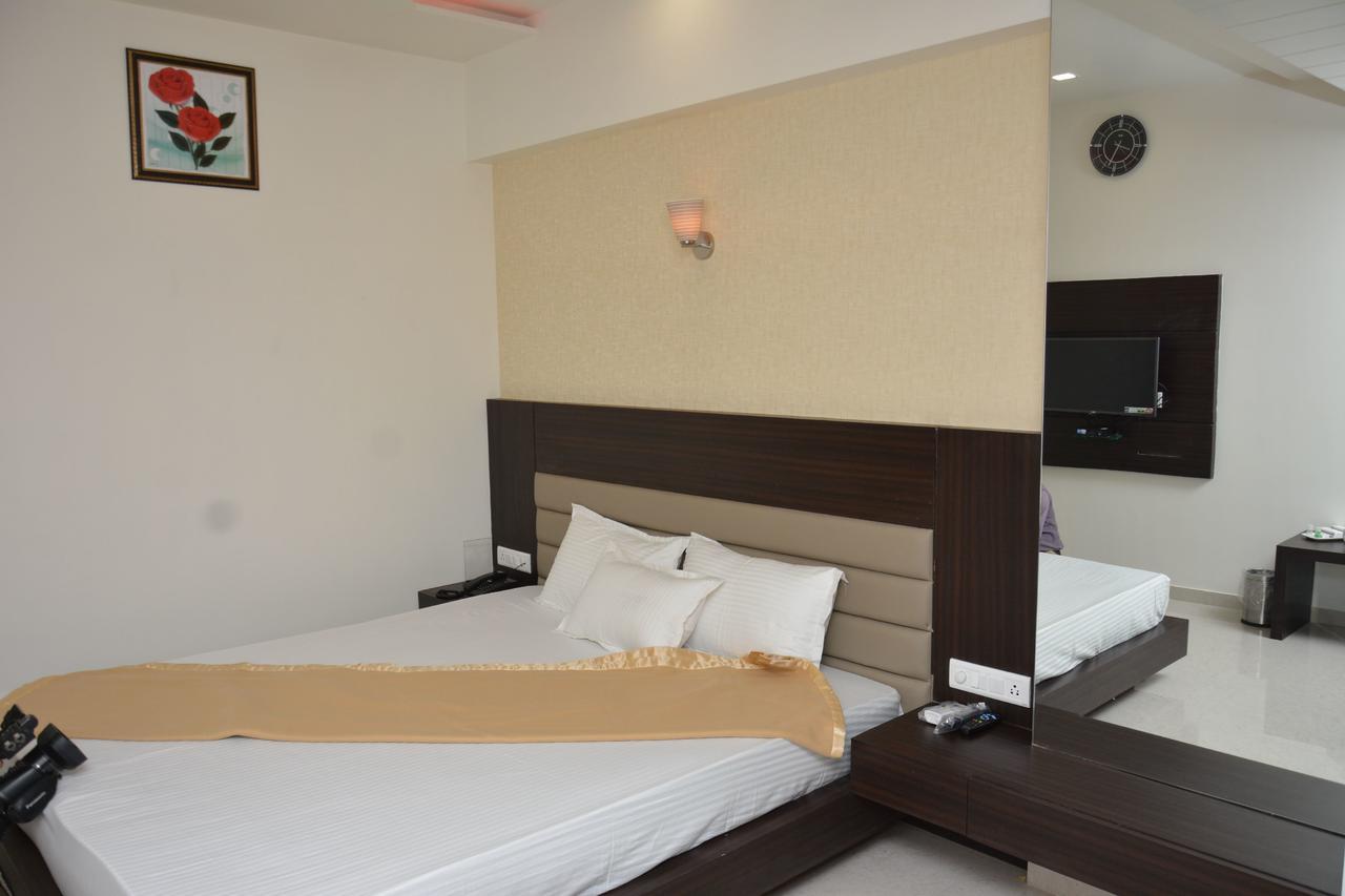Hotel Darshan Rajula Екстер'єр фото